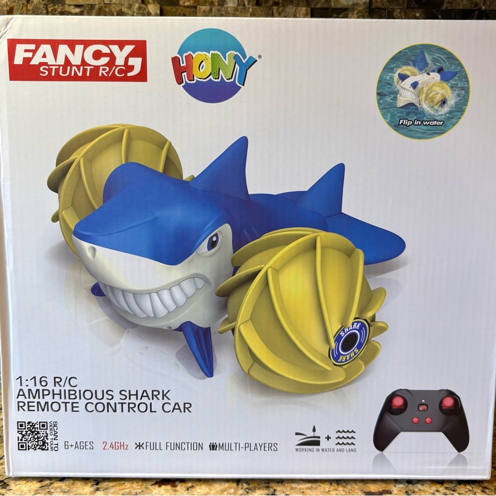 Amphibious Shark Remote Control Car - Blue and Yellow